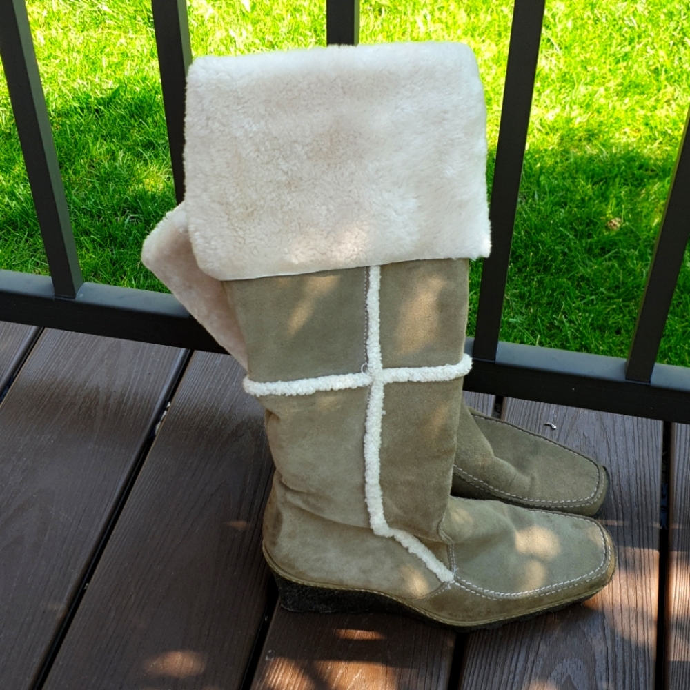 Grey Suede winter boots with real white fur